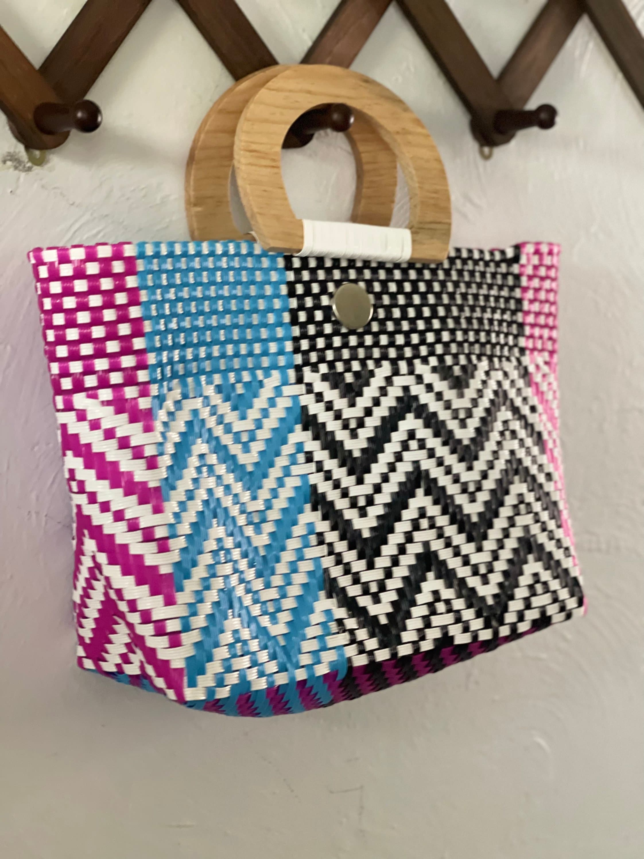 Mellie Mini Crochet Clutch Purse With Wooden Handles - Etsy | Örme  çantalar, Çanta yapım tarifleri, Çanta